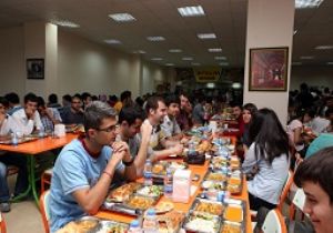 600 öğrenciye iftar yemeği